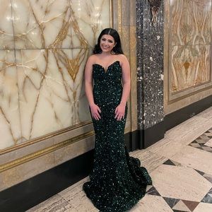 Portia & Scarlett emerald green dress